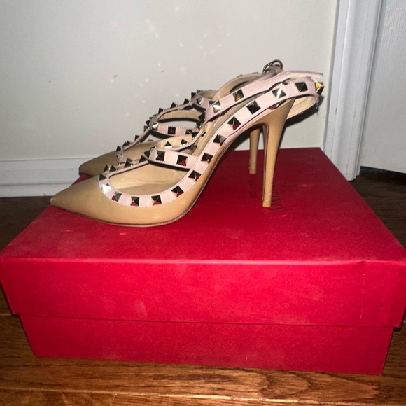 Valentino Tan Rockstud Heels - Picture 4 of 10